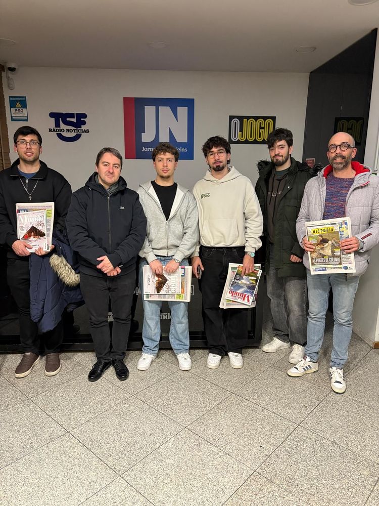 Estudantes visitam as instalações do Jornal de Notícias e do jornal O Jogo