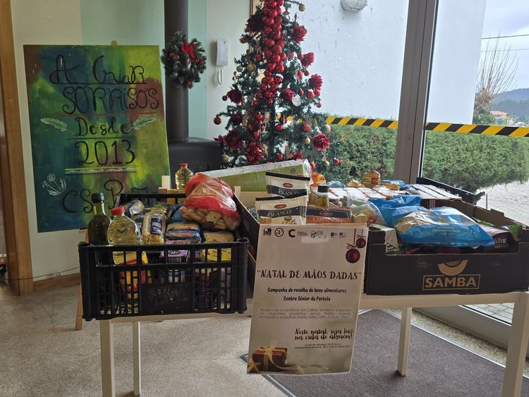 ISCE Douro entrega bens recolhidos na Campanha "Natal de Mãos Dadas" Foto 4