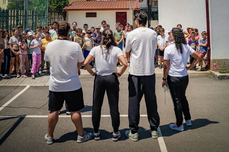 Estudantes do Mestrado em Atividade Física, Desporto e Bem-Estar dinamizam atividade na Escola EB Mourinho de Aveleda — foto 2