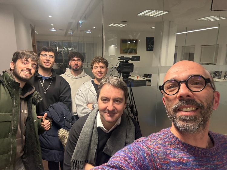 Estudantes visitam as instalações do Jornal de Notícias e do jornal O Jogo Foto 1