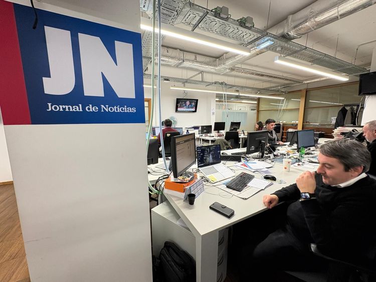 Estudantes visitam as instalações do Jornal de Notícias e do jornal O Jogo Foto 2