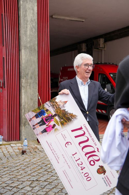 Alunos do ISCE Douro entregam 1.124 euros aos Bombeiros Voluntários de Penafiel — foto 1