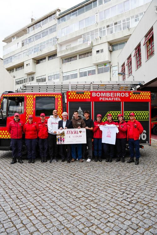 Alunos do ISCE Douro entregam 1.124 euros aos Bombeiros Voluntários de Penafiel — foto 2