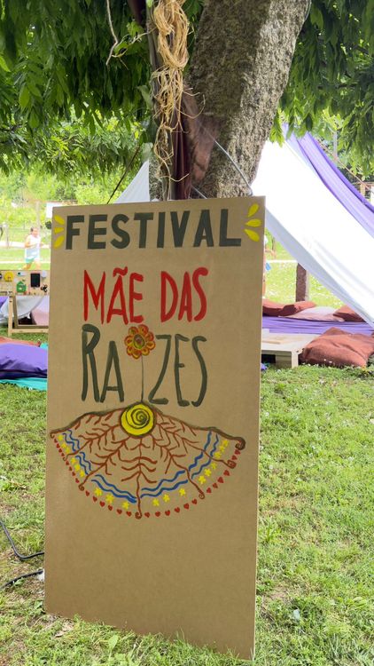 Voluntários do projeto Distribuir Sorrisos / Spreading Smiles participaram no Festival “Mãe das Raízes” — foto 2