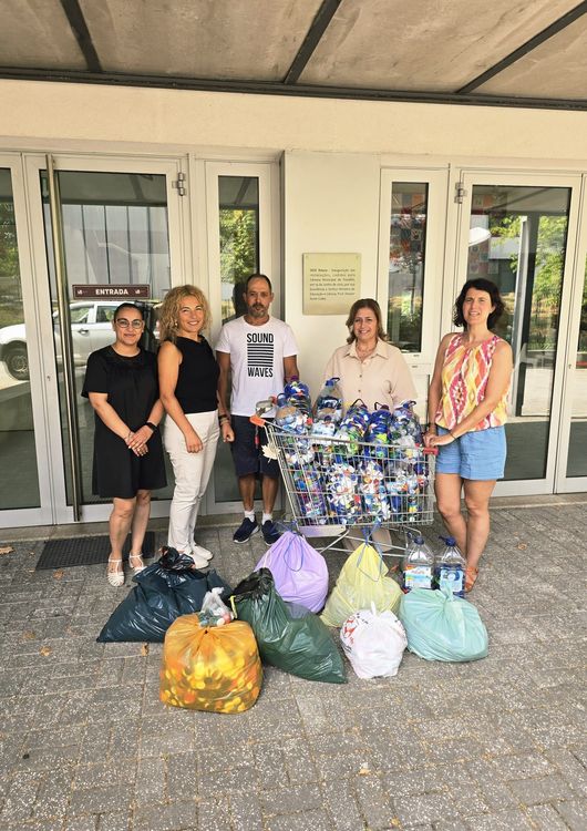 Comissão de Voluntariado do ISCE Douro e a Associação de Estudantes entregam tampinhas recolhidas junto da comunidade académica e local — foto 1
